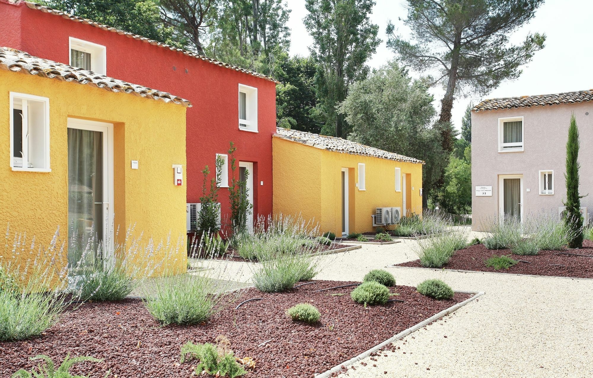 ארל Residence Odalys Le Village Camarguais Les Gardians מראה חיצוני תמונה